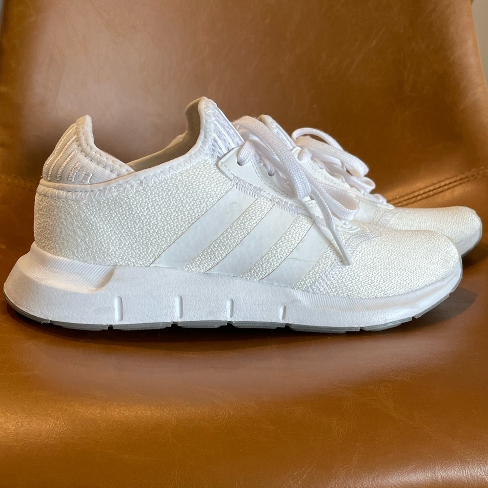 Adidas Swift Run - White